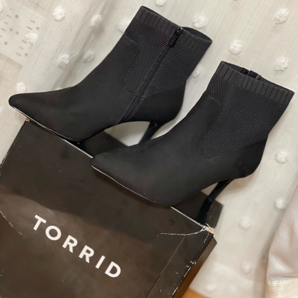 Pointed Toe Heel Bootie